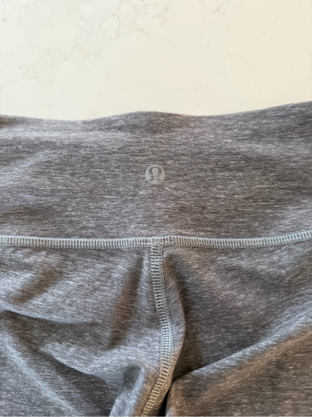 Lululemon Women’s Gray Cropped Leggings Yoga Athletic Pants Size 4 - Picture 3 of 4